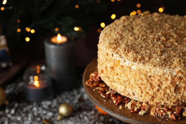 Concetto di delizioso cibo dolce torta al miele spazio per il testo