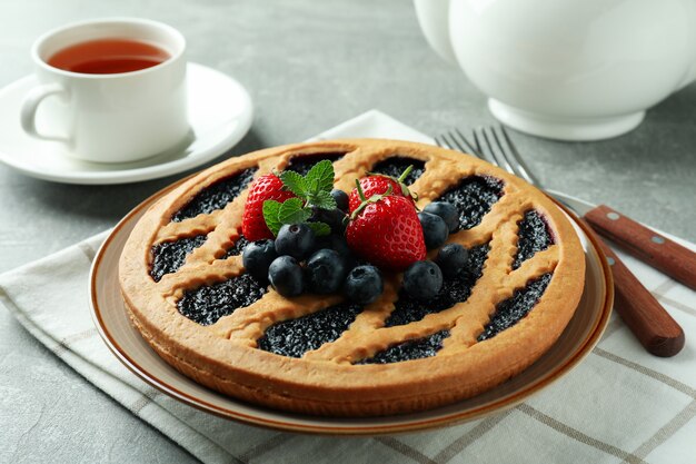 Concetto di delizioso dessert con torta di mirtilli