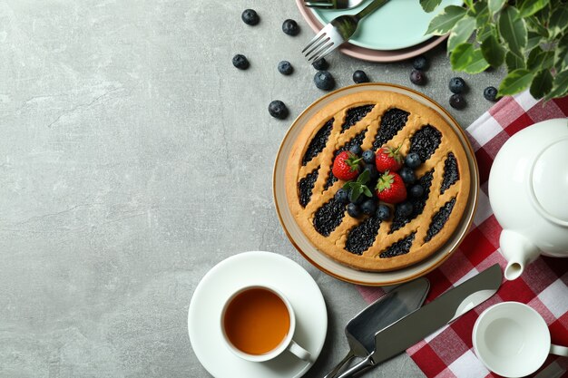 Concetto di delizioso dessert con torta di mirtilli