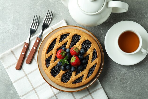 Concetto di delizioso dessert con torta di mirtilli