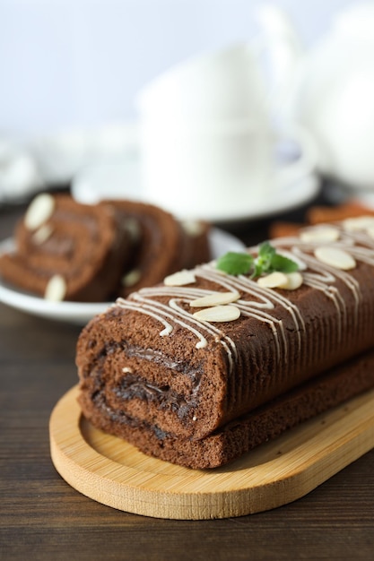 Concetto di delizioso rotolo di torta di cibo dolce