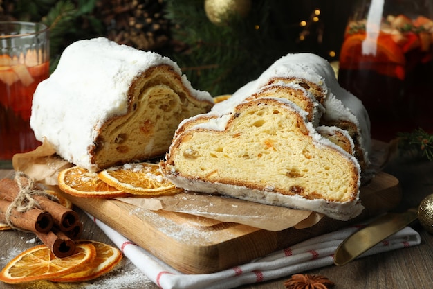 Concetto di dessert tedesco Stollen da vicino