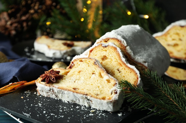 Concetto di dessert tedesco Stollen da vicino