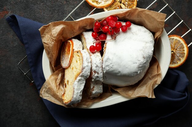 Concetto di dessert tedesco Stollen vista dall'alto