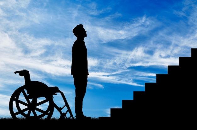 Concetto di disabilità e malattia. Sagoma di persona disabile davanti alle scale