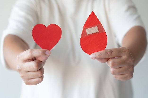 Concetto di donazione di sangue Dona sangue salva fino a tre vite