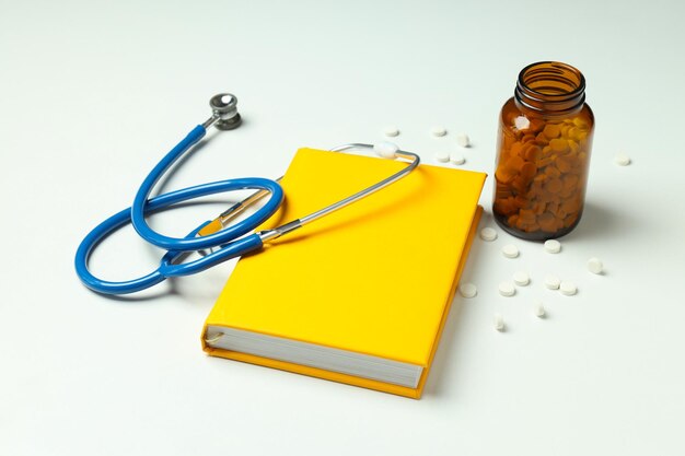 Concetto di educazione medica e libri di medicina