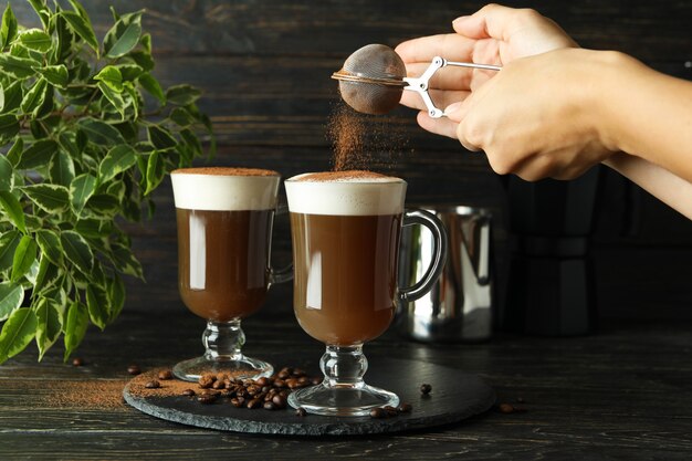 Concetto di fare il caffè irlandese su un tavolo di legno