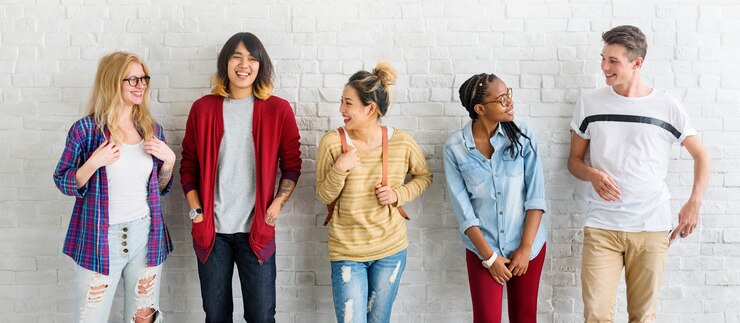 Foto concetto di felicità degli amici degli studenti di diversità