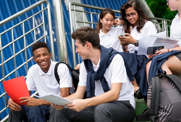 Concetto di felicità degli amici degli studenti di diversità