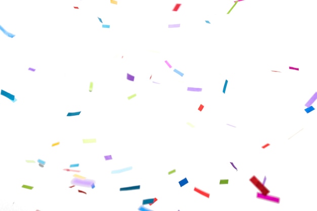 concetto di festa, decorazione e vacanze - coriandoli su sfondo bianco