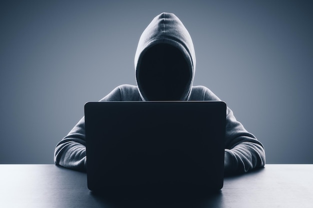 Concetto di hacker e virus