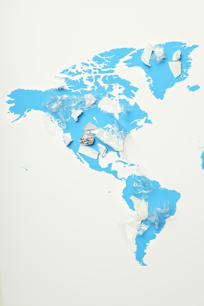 Concetto di inquinamento globale con mappa del mondo