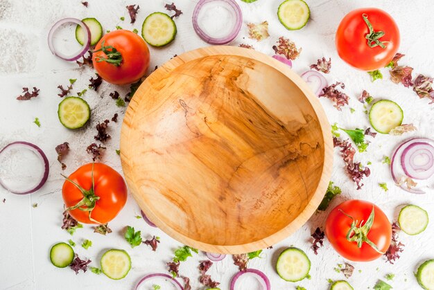 Concetto di insalata di primavera