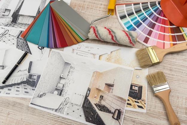 Concetto di interior design - schizzo dell'appartamento con tavolozza di colori e strumenti