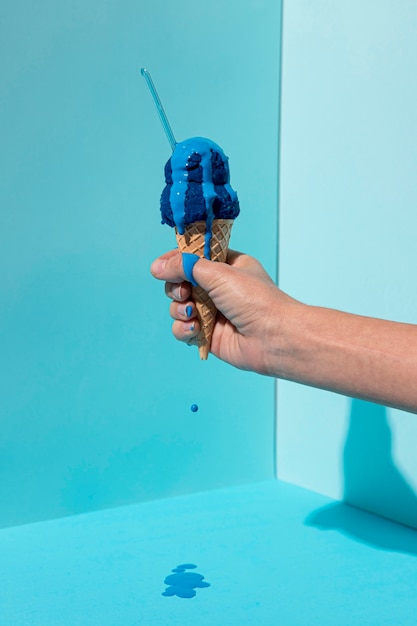 Concetto di lunedì blu con gelato