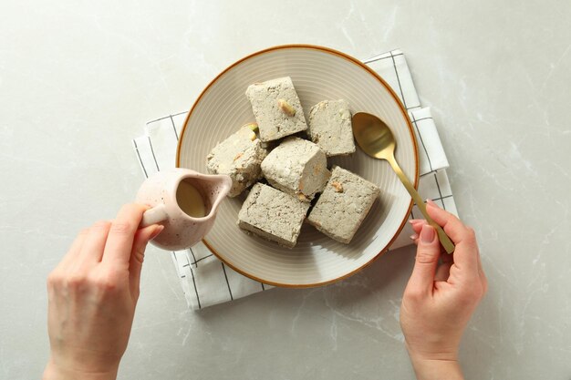 Concetto di mangiare gustoso con halva, vista dall'alto