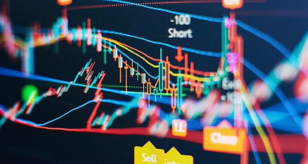 Concetto di mercato azionario e fintech Grafici digitali sfocati su sfondo blu scuro