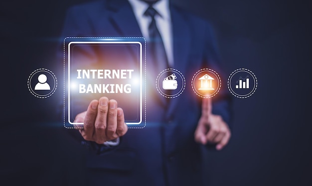 Concetto di mobile internet banking Uomo d'affari che utilizza la connessione alla tecnologia mobile internet banking Mobile internet banking facile per la tecnologia smart life