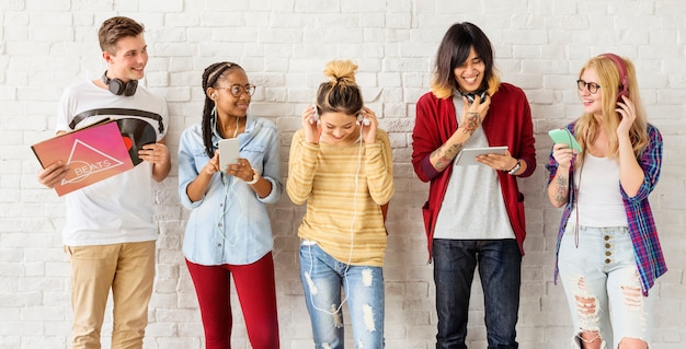 Concetto di musica di spettacolo degli amici degli studenti di diversità