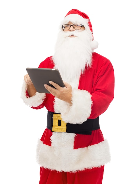 concetto di natale, vacanze, tecnologia e persone - uomo in costume di babbo natale con computer tablet pc