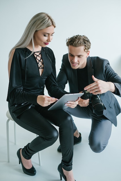 Concetto di photoshoot di idee creative di visione delle direzioni del fotografo. Stile di vita creativo.