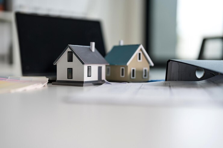 Foto concetto di pianificazione immobiliare con case in miniatura