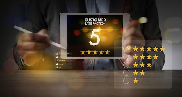 Concetto di recensione online Valutazione del feedback sull'esperienza del cliente per esperienza di servizio sull'applicazione online classifica leader del servizio di business