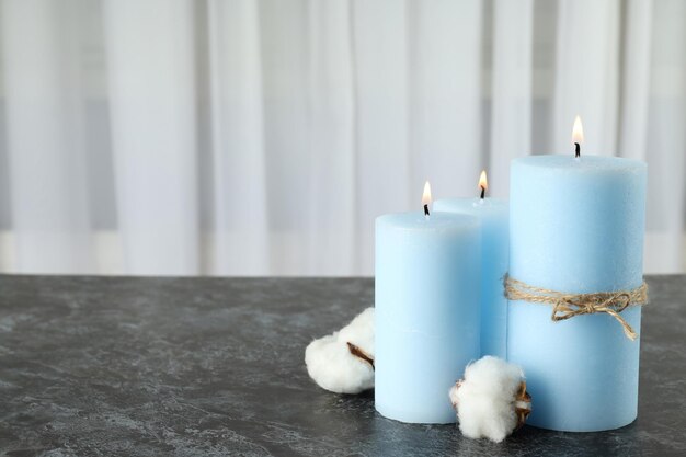 Concetto di relax con candele aromatiche spazio per il testo