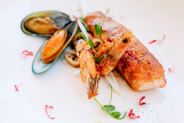 Concetto di ricetta del ristorante colazione a base di pesce.