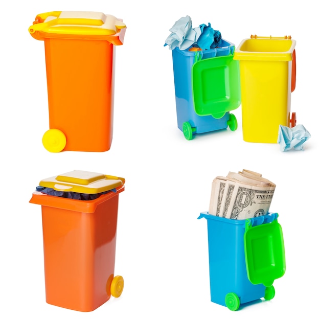 Concetto di riciclaggio. Bidoni colorati per diversi rifiuti