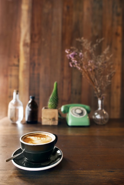Concetto di rilassamento del latte del cappuccino del caffè della bevanda del caffè