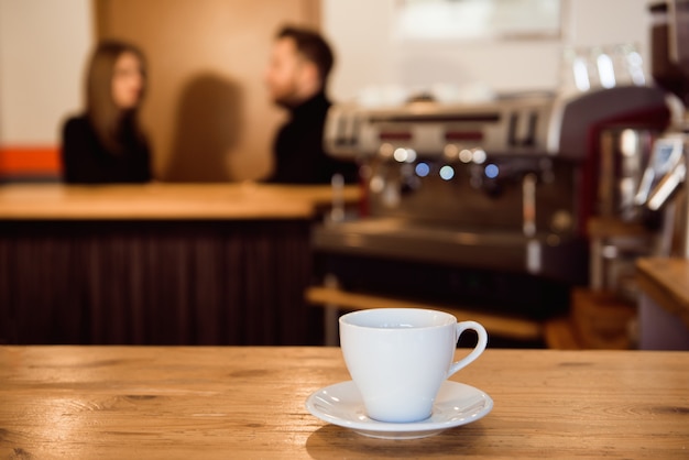 Concetto di rilassamento del ristorante del caffè del contatore di Antivari della caffetteria.