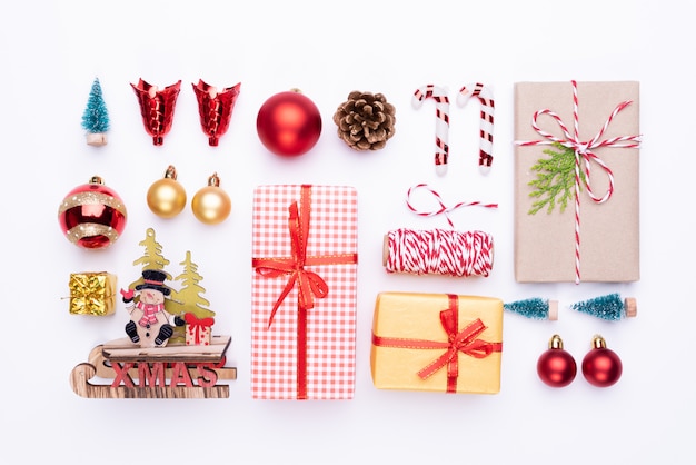 Concetto di sfondo di Natale. Vista dall&#39;alto della decorazione di scatola regalo di Natale