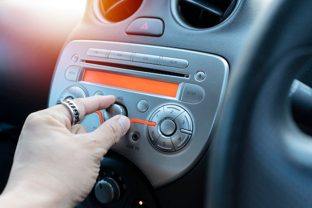 Concetto di sistema audio per auto Lettore musicale in auto