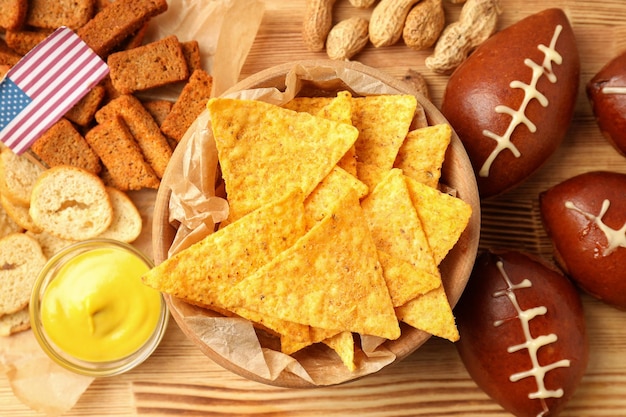 Concetto di snack Super bowl su fondo in legno