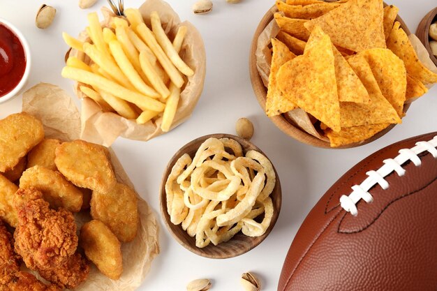 Concetto di snack Super bowl su sfondo bianco