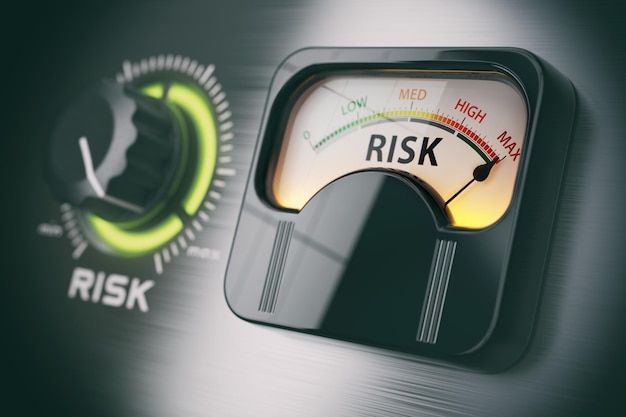 Concetto di strategia di rischio di investimento Swith manopola posizionata sul rischio massimo