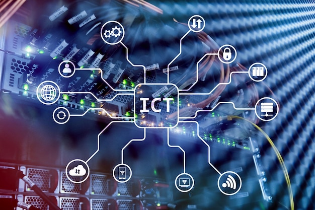 Concetto di tecnologia dell'informazione e della comunicazione ICT sullo sfondo della sala server