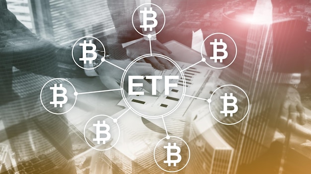 Concetto di trading e investimento di criptovaluta ETF Bitcoin su sfondo a doppia esposizione