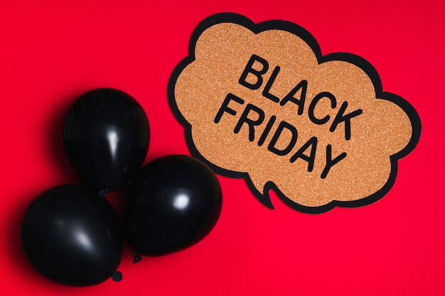 Concetto di vendita dello shopping del Black Friday con palloncini