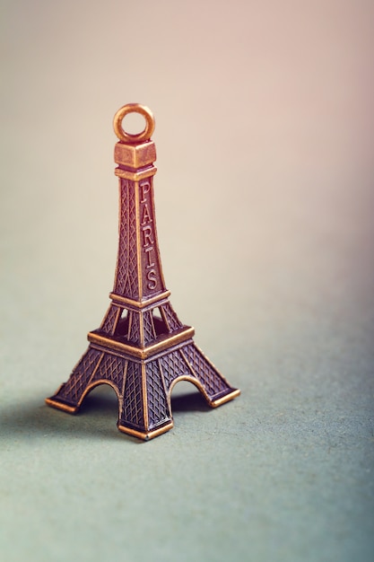 Concetto di viaggio, miniatura della Torre Eiffel