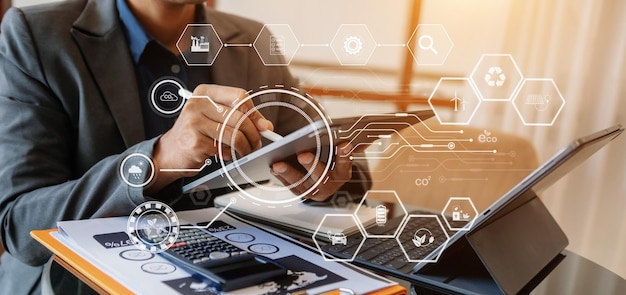 Concetto ESG ambientale Business etico verde che preserva le risorse riducendo la CO2 Team di uomini d'affari che lavora su uno smartphone virtuale portatile per ridurre le emissioni di CO2 carbonio
