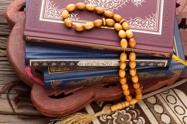 Concetto islamico del nuovo anno del primo piano con misbaha