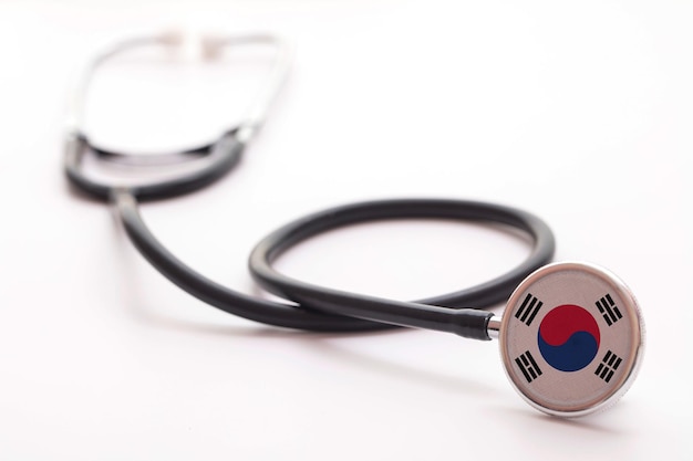 Concetto sanitario della Corea del Sud Stetoscopio medico con bandiera del paese