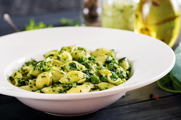 Conchiglie agli spinaci e pesto di piselli