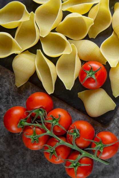 Conchiglioni al pomodoro.