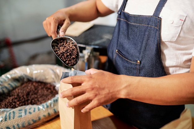 Confezione di chicchi di caffè in sacchetto