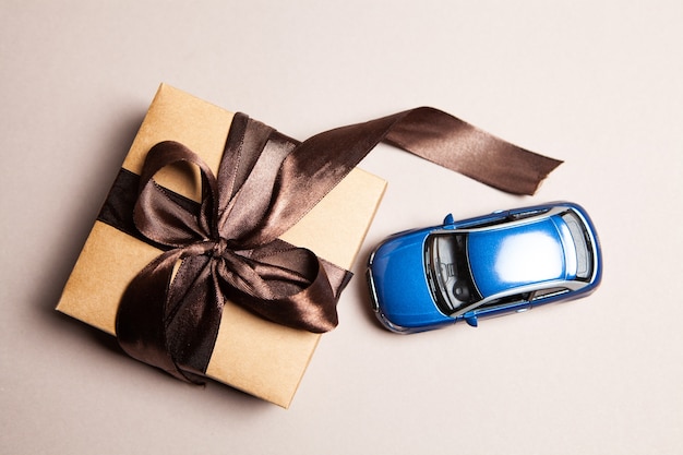 Confezione regalo e consegna regalo in auto