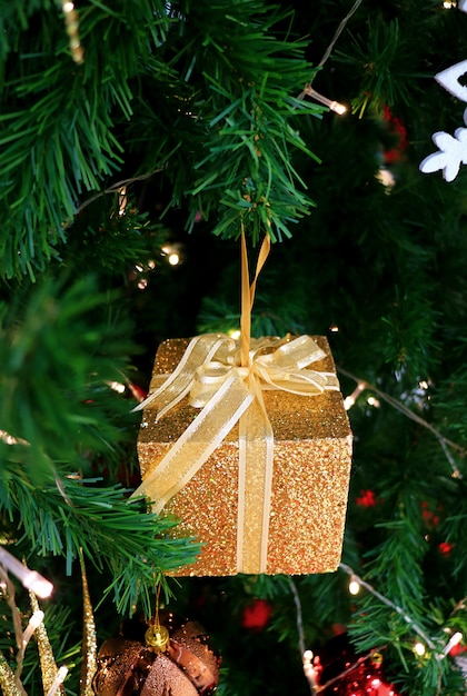 Confezione regalo glitter oro minuscolo con fiocco in nastro d'oro Ornamento natalizio appeso all'albero di Natale